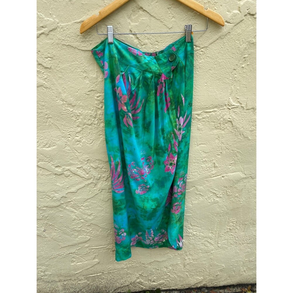 Tiki style sarong tropical pattern